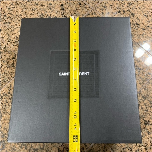 Saint Lauren. 🌼🌼🌼 - Picture 3 of 8